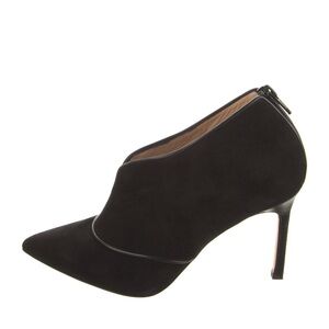 Manolo Blahnik
Suede Leather Trim Embellishment Boots
Size: 6 / US6  BLACK